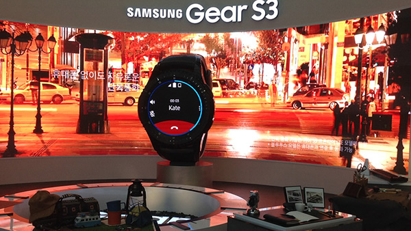 室內(nèi)LED手表圓屏助力韓國samsung gear S3發(fā)布會